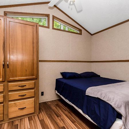 Вилла Jellystone Park Birchwood Acres Greenfield Park Экстерьер фото