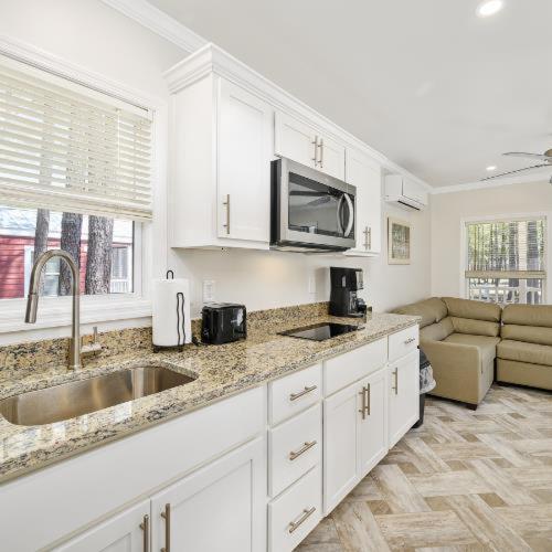 Вилла Jellystone Park Birchwood Acres Greenfield Park Экстерьер фото