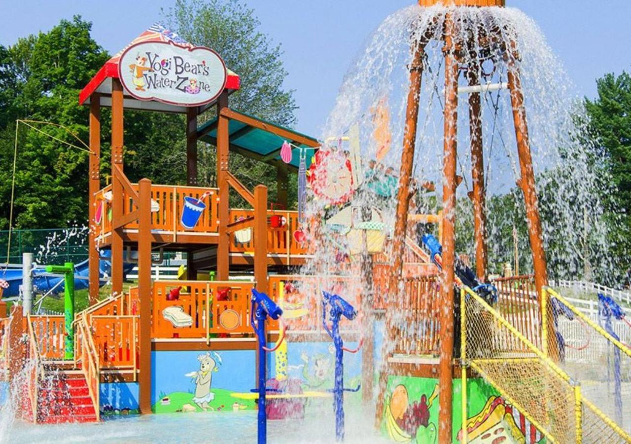 Вилла Jellystone Park Birchwood Acres Greenfield Park Экстерьер фото