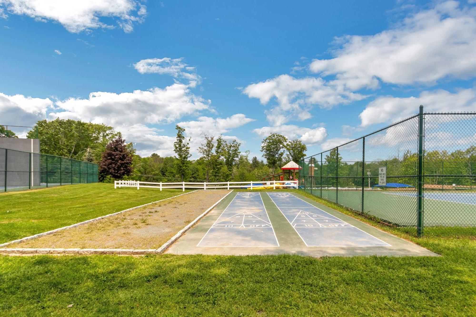 Вилла Jellystone Park Birchwood Acres Greenfield Park Экстерьер фото