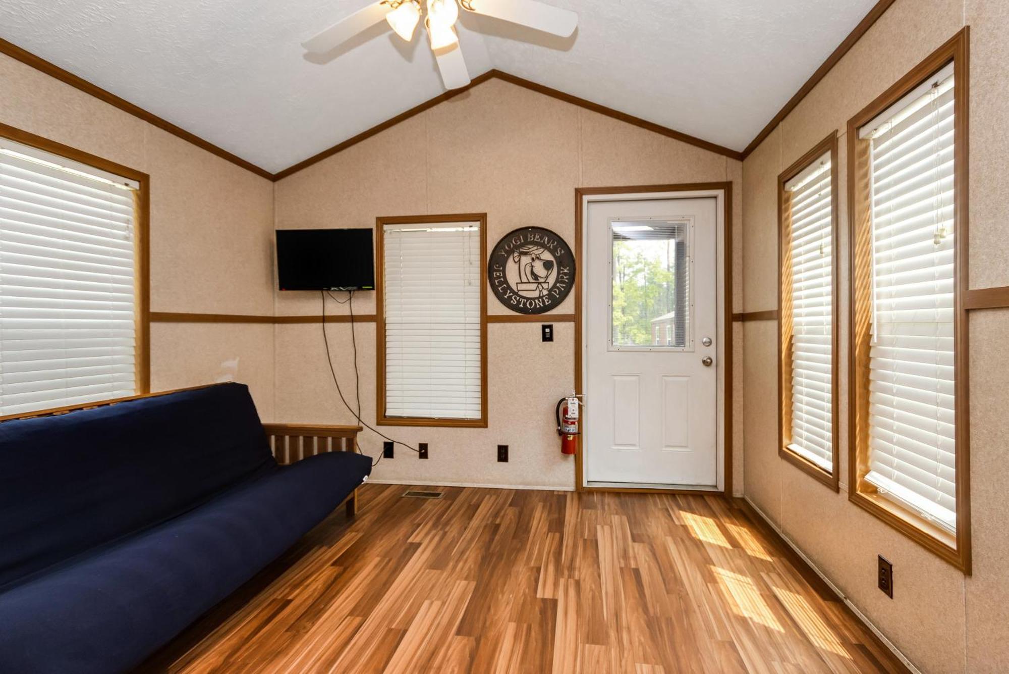 Вилла Jellystone Park Birchwood Acres Greenfield Park Экстерьер фото